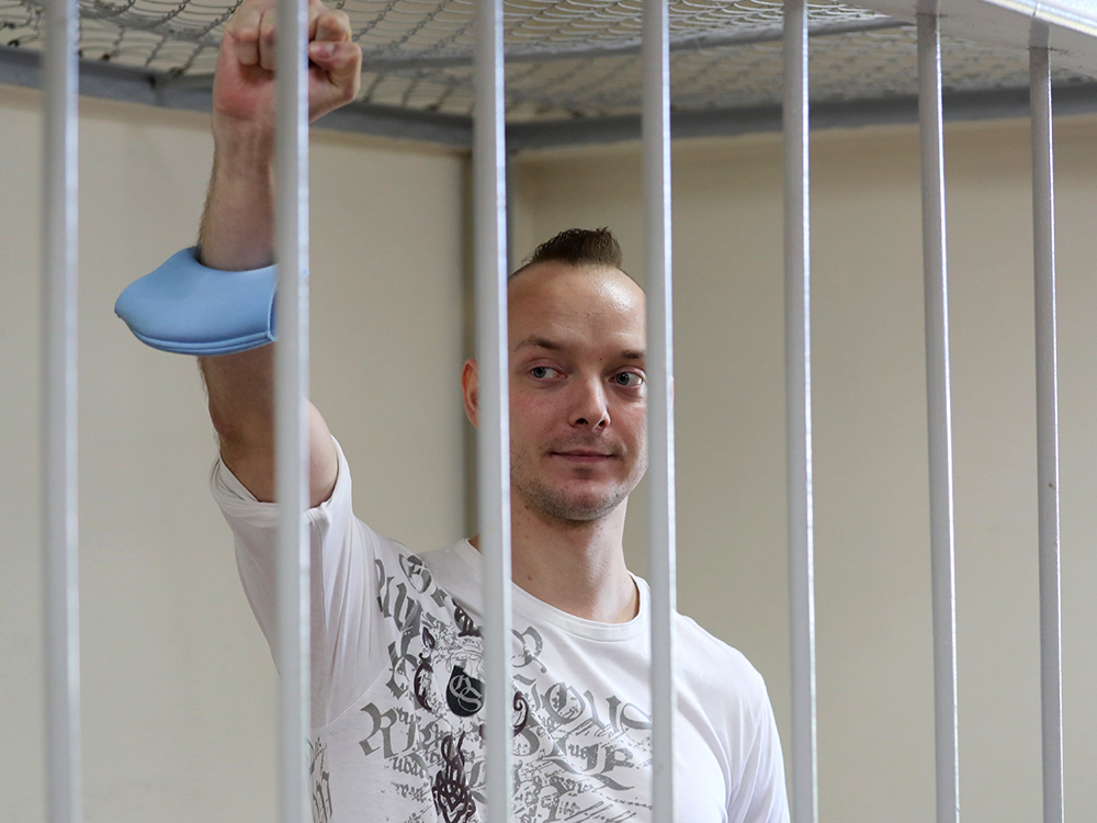 Летом под арест отправили и бывшего журналиста Ивана Сафронова, обвинив в госизмене. На момент задержания он только устроился советником главы 