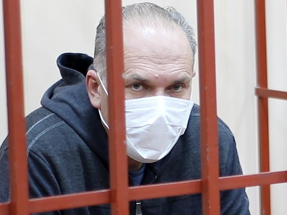 Осенью задержали и аудитора Счётной палаты Михаила Меня. Суд запретил экс-губернатору Ивановской области покидать место его фактического проживания, общаться с определённым кругом лиц, пользоваться почтой и интернетом. Следствие считает, что в 2011 году Мень на посту главы региона вместе с подельниками организовал преступную группу и похитил бюджетные средства, которые Министерство финансов на правах кредита выдало Ивановской области. Сам Мень вину отрицает.