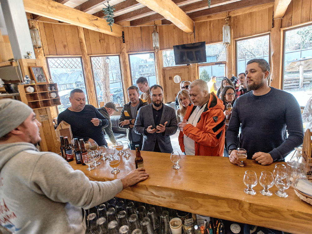 Дегустация различных сортов российского крафтового пива. 