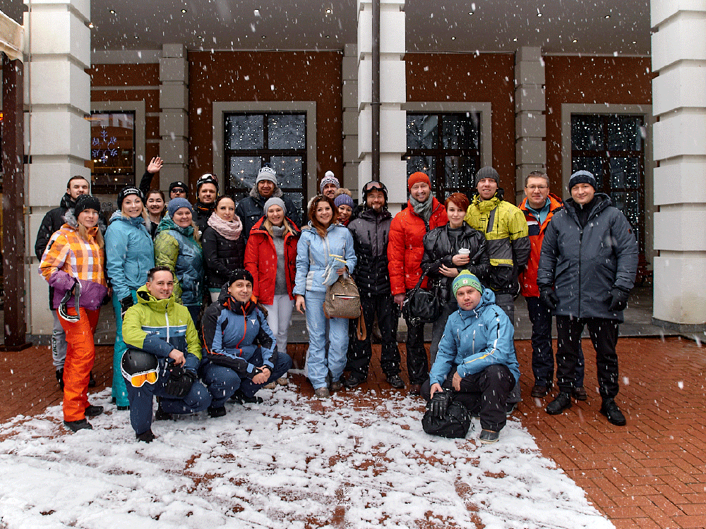 В последний день программы участники отправились в заснеженные горы на сафари на снегоходах.