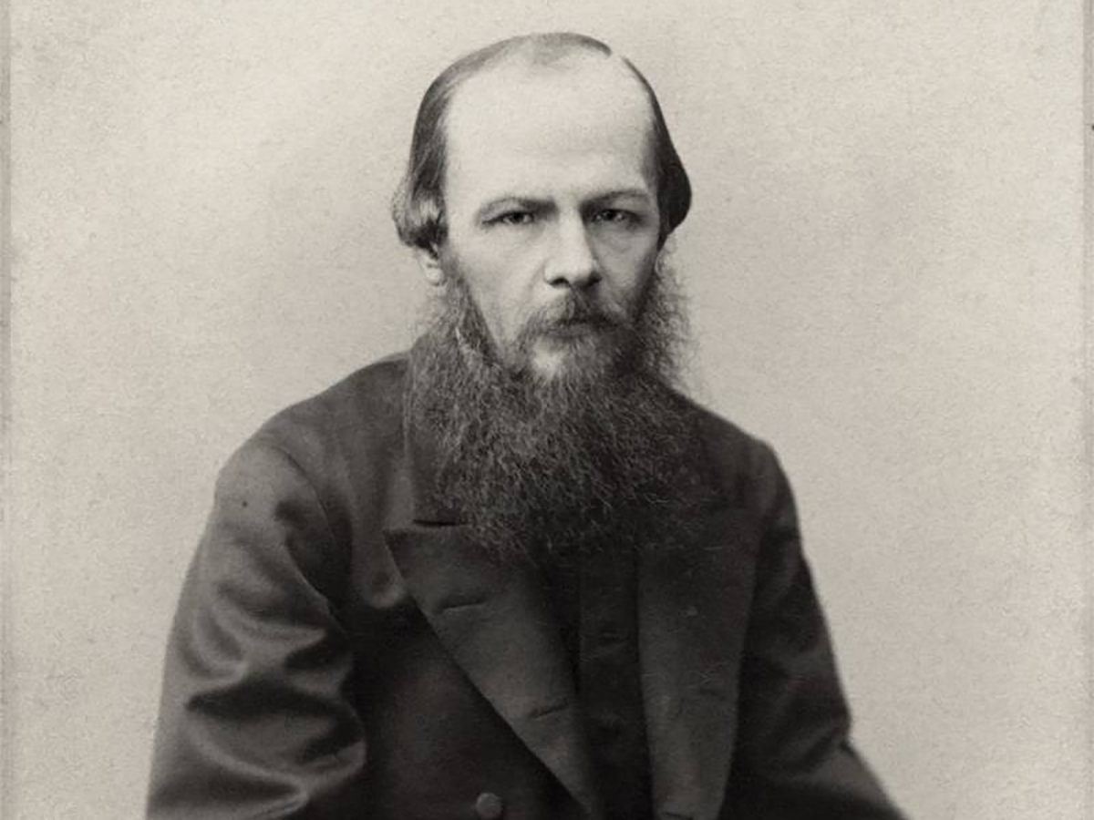 Федора Достоевского (1821 — 1881) денежные неудачи преследовали постоянно, но долги и постоянная угроза банкротства катализировали творческий процесс. После 1865 года он был особенно близок к долговой тюрьме и избежал ее, уехав за границу. Тогда после смерти брата писателя, Михаила, прогорел журнал «Эпоха», и Федору Михайловичу пришлось взять его задолженность на себя. За границей Достоевский начал «Преступление и наказание», за месяц написал «Игрока» за долги, а затем и роман «Идиот». Федор Достоевский. Фотография В. Я. Лауфферта