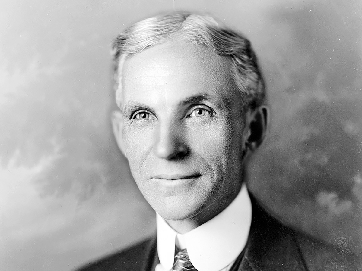 Генри Форду (1863 - 1947) приписывают фразу: «Восстанавливаются не после банкротства, а через банкротство». В 1899-м он основал Detroit Automobile Company, которая прогорела, выпустив 20 машин, одна из которых сейчас стоила бы $2,5 млн. Вторая фирма Henry Ford Company тоже обанкротилась из-за дорогого производства. Форд преуспел лишь с третьего раза с первым 