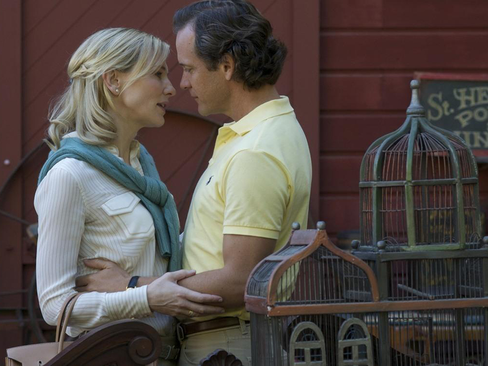 «Жасмин» (Blue Jasmine), 2013, США. Фильм Вуди Аллена с десятками наград, в том числе Оскаром Кейт Бланшет. Банкротство пронизывает сюжет от начала до конца. Главная героиня Жасмин Фрэнсис «настучала» на своего мужа Хэла – финансового мошенника, узнав об измене. В итоге сама пошла по миру, заодно оставив ни с чем и мужа сестры, который отдал свояку все сбережения. Жасмин приютила сестра, и за время новой скромной жизни мы видим, что главная героиня – банкрот во всем: от способности трудиться до умения постоять за себя.