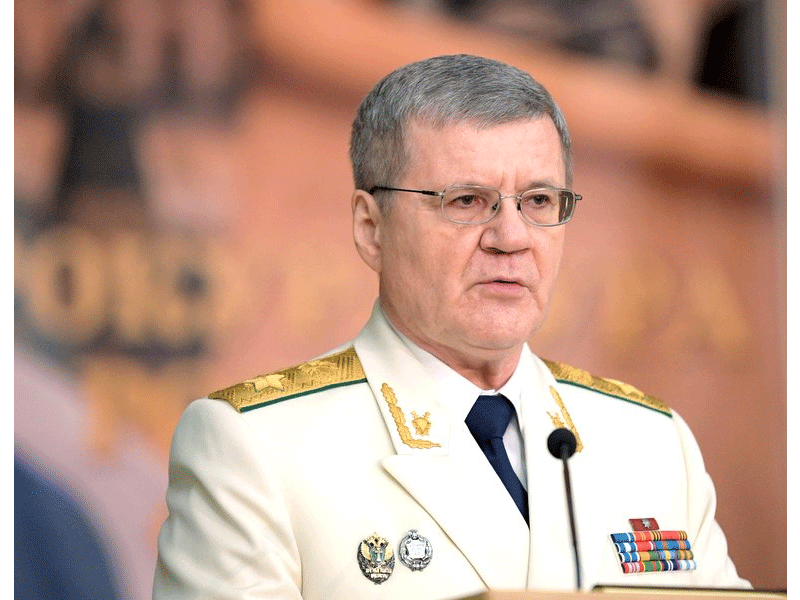 Юрий Чайка возглавлял Генпрокуратуру с 2006 и по 2020 год. Свою карьеру начал на судостроительном заводе, где трудился электриком. Потом получил юробразование и устроился в прокуратуру. Во время работы замешан в нескольких крупных скандалах. Например, в 2011-м подчиненных Чайки обвинили в «крышевании» подпольных казино, в деле упоминался и сын генпрокурора. Артём Чайка, который якобы «свел» хозяина казино с сотрудниками прокуратуры. Чайка запомнился и аппаратным противостоянием со СКР.
Фото: kremlin.ru