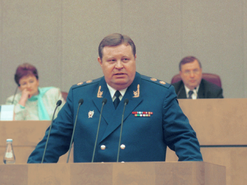 Владимир Устинов стал генпрокурором в мае 2000-го. Спустя несколько месяцев (12 августа) произошла катастрофа на атомной подводной лодке «Курск». Устинов возглавил группу по расследованию гибели подлодки. Уголовное дело в итоге прекратили за отсутствием состава преступления. В 2004-м Устинов выпустил книгу «Правда о «Курске». В ней он подробно рассказал, как велось следствие, и привел некоторые фрагменты материалов дела.
Фото: ИТАР-ТАСС/Мусаэльян Владимир