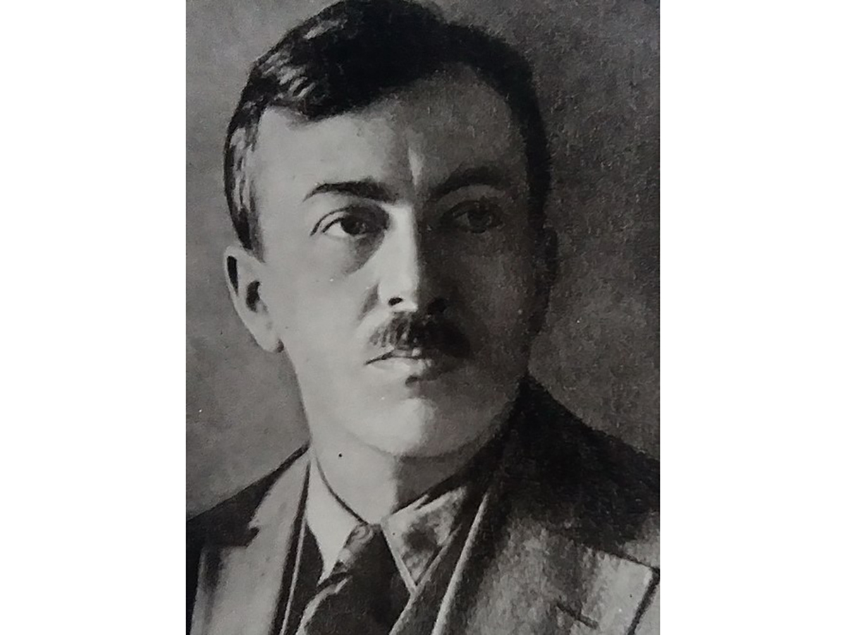 20 июня 1933 года только что созданную Прокуратуру СССР возглавил Иван Акулов. Он родился в бедной трудовой семье, начал работать с 16 лет и одновременно примкнул к большевикам. В партийных рядах отличался активностью и вскоре руководство подпольной группой. Находился на руководящей партийной, профсоюзной работе, вершиной карьеры стало назначение прокурором. В 1937-м его обвинили в  участии в контрреволюционном заговоре и расстреляли, а в 1954-м реабилитировали.
Фото: wikipedia.org
