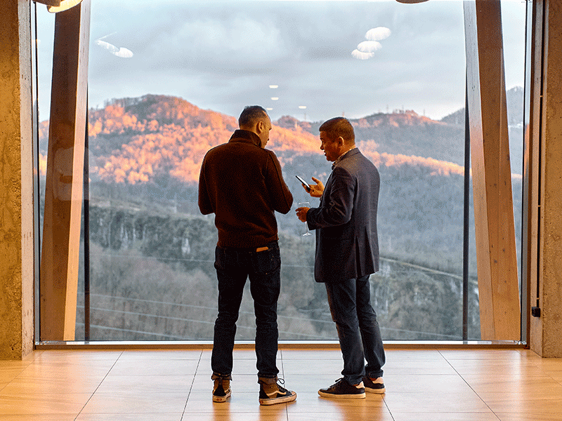 После деловой части участники проводили закат в ресторане Kauri  с потрясающим видом на Ахштырское ущелье. 