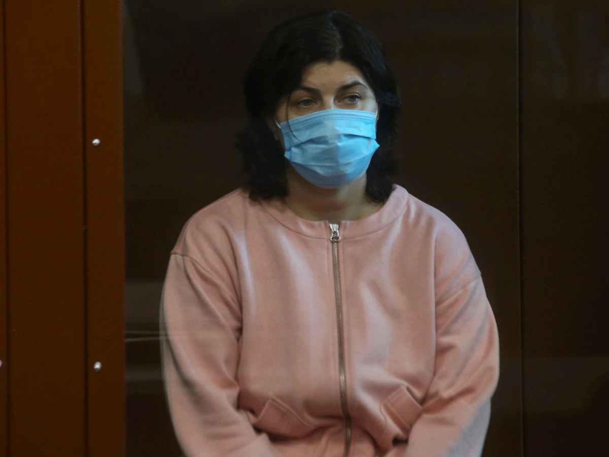 Экс-заместителя министра науки и высшего образования Марину Лукашевич приговорили к 6,5 года колонии, признав ее виновной в крупном мошенничестве. Как полагает обвинение, в 2016 году ведомство заключило с «Центром развития науки», который тогда возглавляла Лукашевич, многомиллионные контракты. По ним центр предоставил только основанные на открытых источниках и плагиате работы, которые не имеют научной ценности. Ущерб министерству превысил 50 млн руб., считают следователи. 