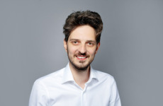 Максиму Кацу* заочно назначили 8 лет лишения свободы за фейки об армии / Фото: wikipedia.org