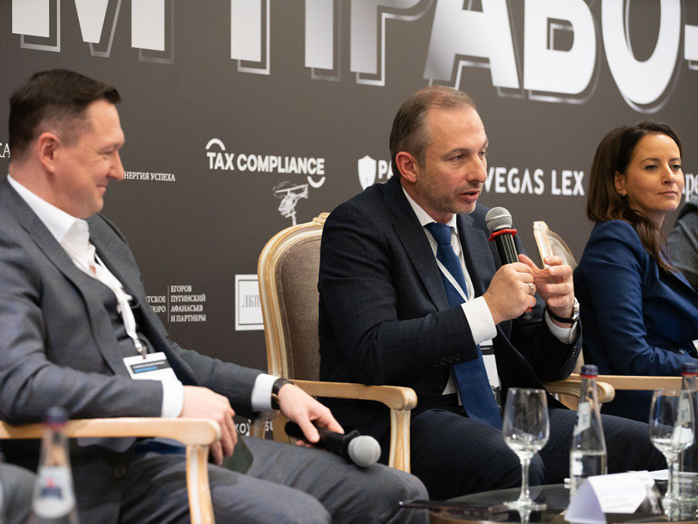 Валерий Еременко — соруководитель судебно-арбитражной практики адвокатского бюро ЕПАМ. Имеет практический опыт в области разрешения споров с 1996 года. Он координировал и лично участвовал более чем в 3000 арбитражных дел. Рассматривал споры в качестве арбитра в третейском суде и защищал интересы доверителей в МКАС при ТПП.
