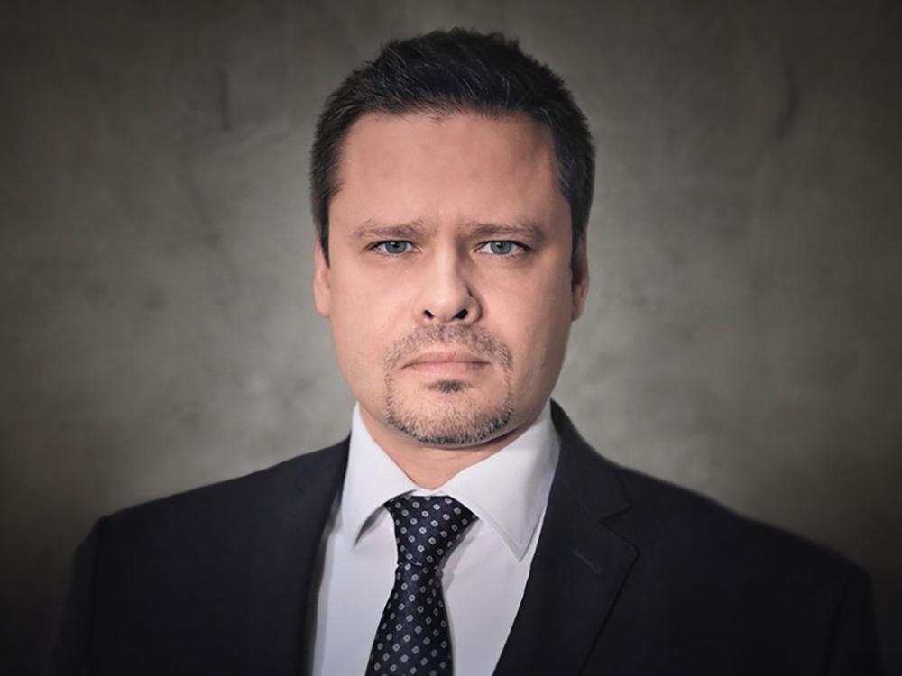 Директор по правовым вопросам «Т Плюс» Владимир Уткин работает в юридических департаментах энергетических компаний более 23 лет лет, 18 из которых – на руководящих позициях. Юридическую службу  «Т Плюс» под его руководством неоднократно признавали лучшей в отрасли. Участникам форума он расскажет, как и где сегодня искать юристов в команду департамента или фирмы.