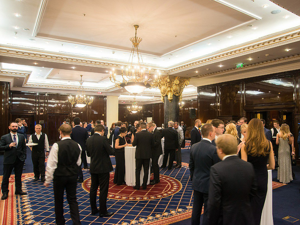 В 2016-м году торжественная церемония награждения переезжает в отель Ritz Carlton.