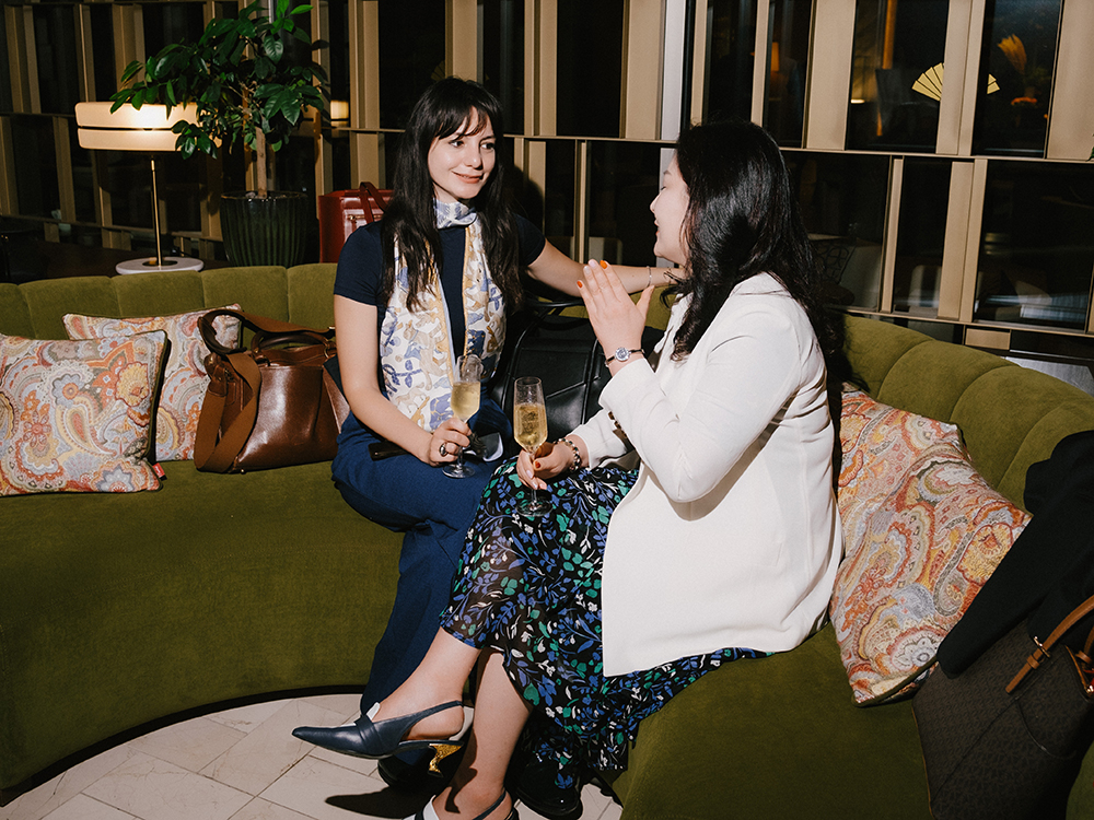 Беседы с коллегами, звон бокалов и приятная музыка не утихали весь вечер. Гости настраиваются на насыщенную деловую программу business day.