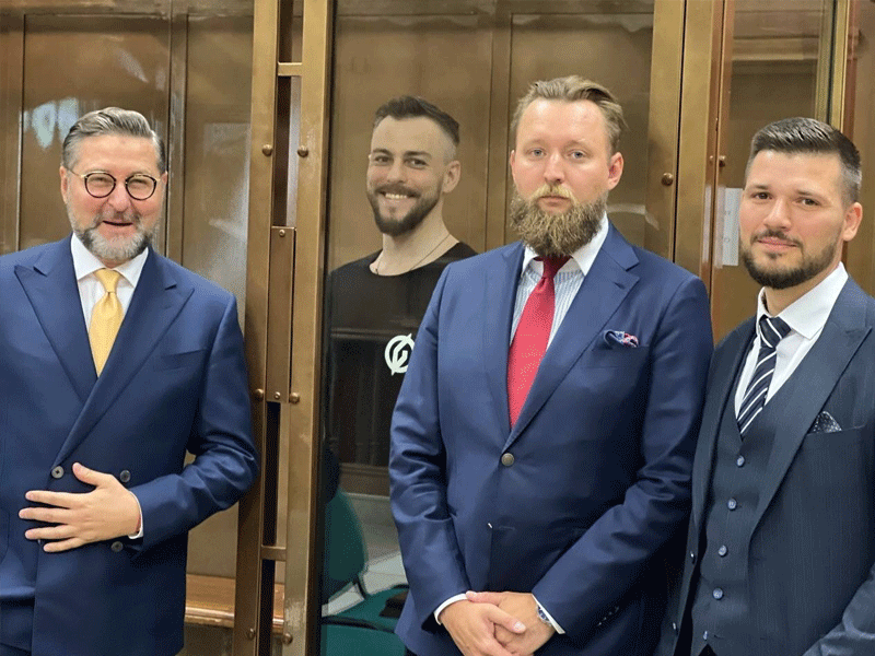 Летом Мосгорсуд признал бывшего главу Group-IB Илью Сачкова виновным в госизмене (ст. 275 УК). Следствие, ФСБ и суд установили, что в 2011 году обвиняемый по заданию иностранной разведывательной службы собрал и передал ее представителям сведения, составляющие государственную тайну. За это Сачкову назначили 14 лет колонии строгого режима со штрафом 500 000 руб. Защита осужденного с таким решением не согласилась. Фото: пресс-служба Мосгорсуда / агентство «Москва»