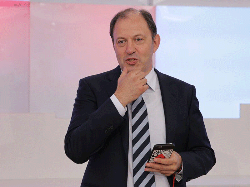 Олега Митволя, бывшего заместителя главы Росприроднадзора, признали виновным в хищении почти 1 млрд руб. при проектировании красноярского метрополитена, которым занималась его компания «Красноярский трест инженерно-строительных изысканий». Экс-чиновник полностью признал вину и заявил, что «перевыполнил» условия досудебной сделки, так как дал показания по восьми другим уголовным делам. Митволю назначили четыре с половиной года колонии общего режима. Фото: агентство «Москва»