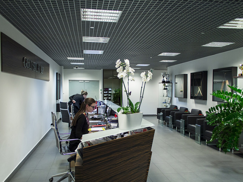 При входе в ЮФ 