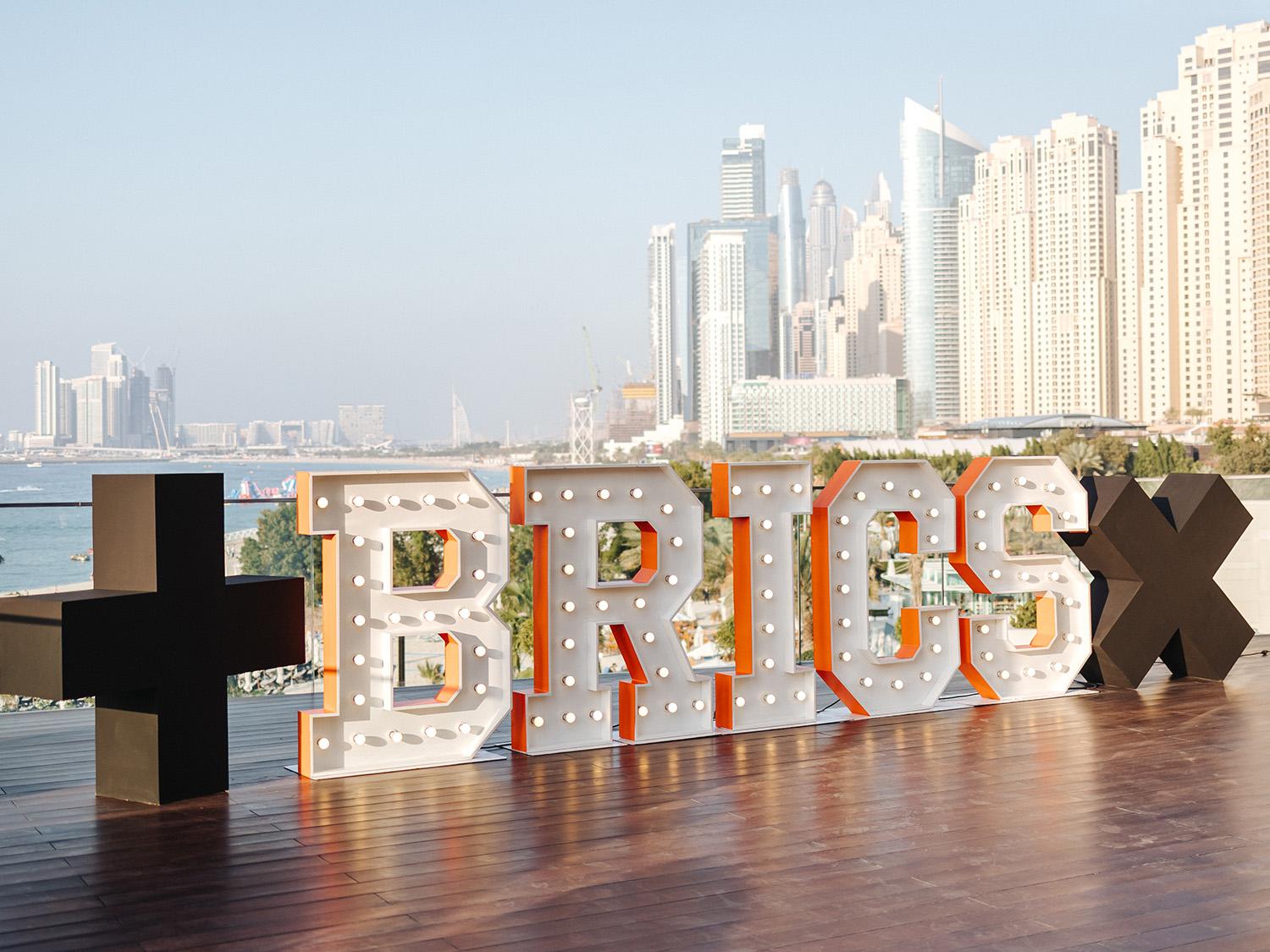 В первый день прошел приветственный прием в одном из лучших ресторанов Дубая с бразильским колоритом Li’Brasil at Address Beach Resort и видом на залив.