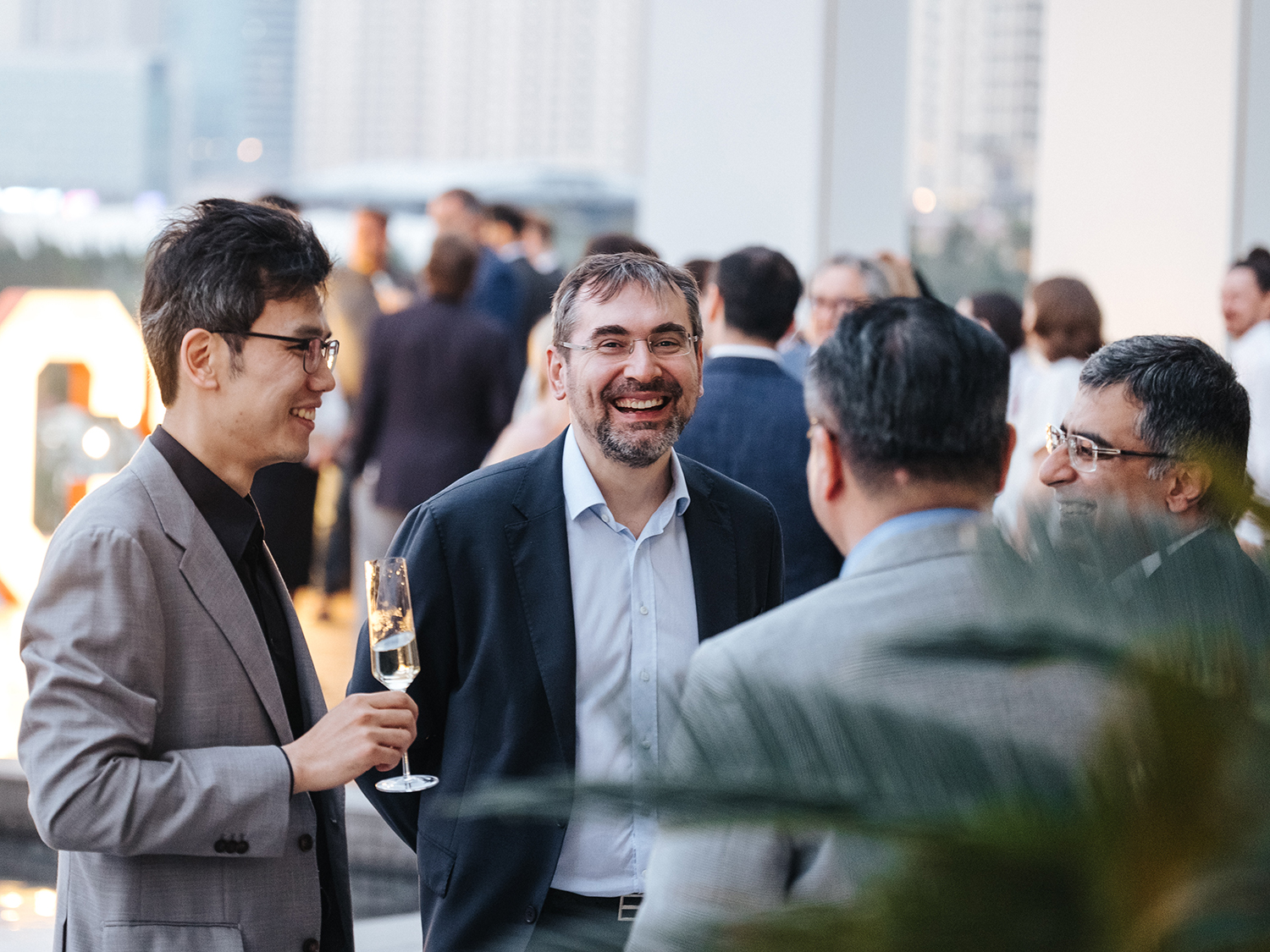 ...и встретиться со старыми знакомыми и друзьями.