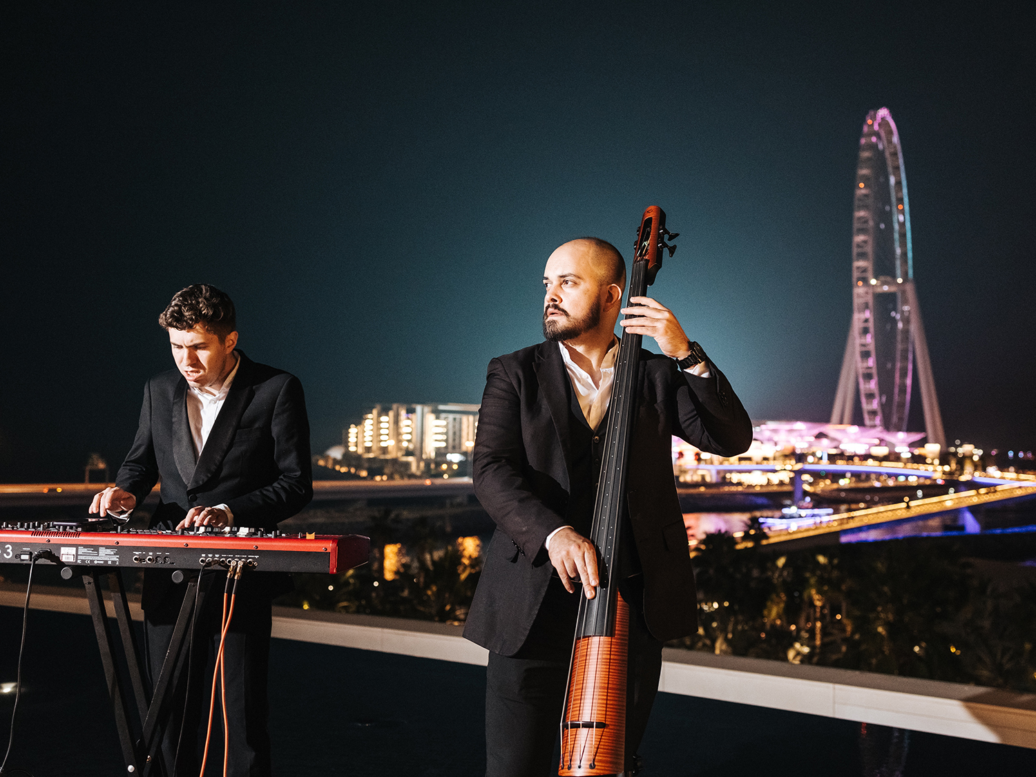 Изменилась и музыка. На смену диджею пришли классические мелодии.