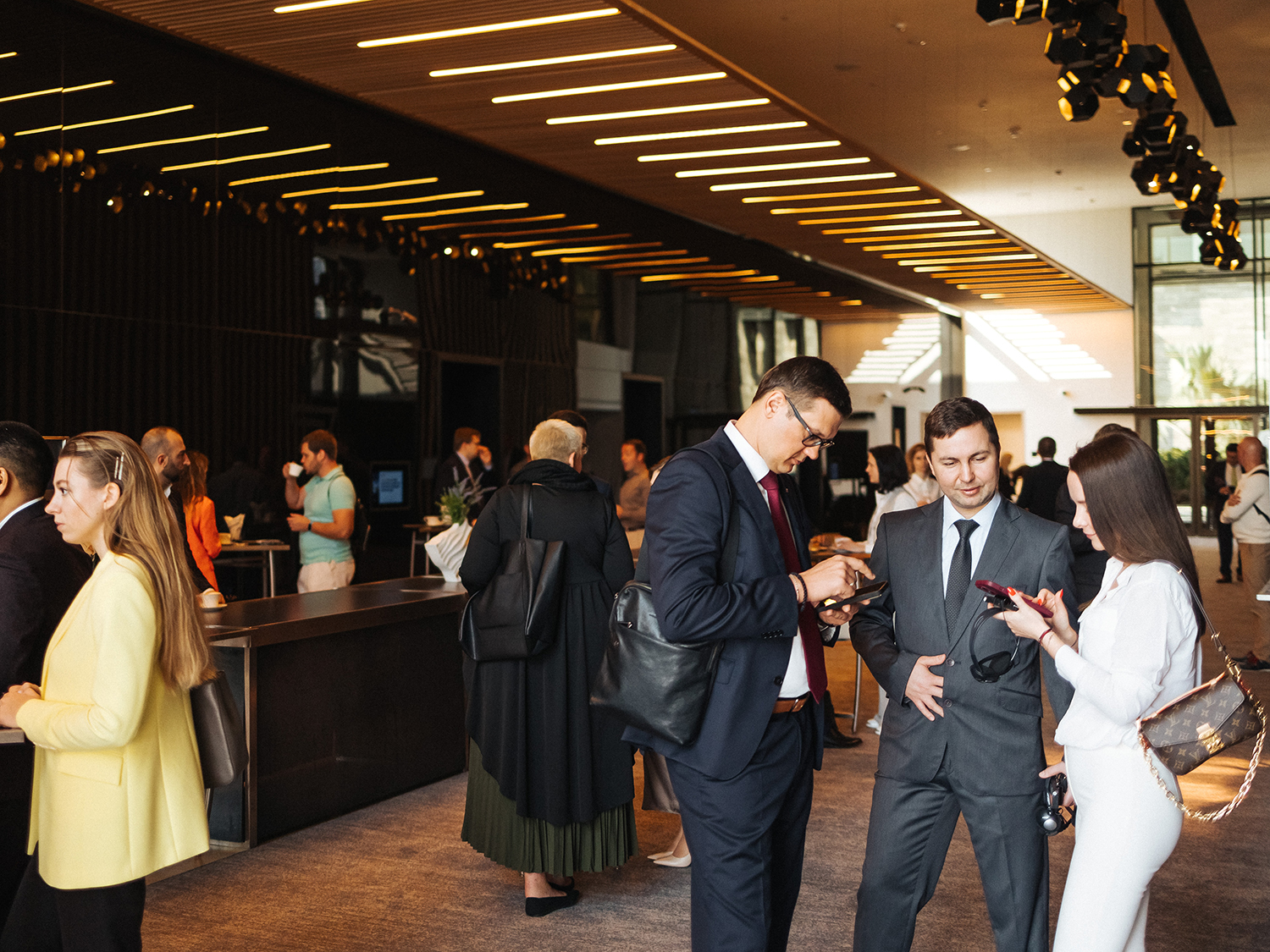 В перерывах между сессиями, участники продолжали знакомиться...