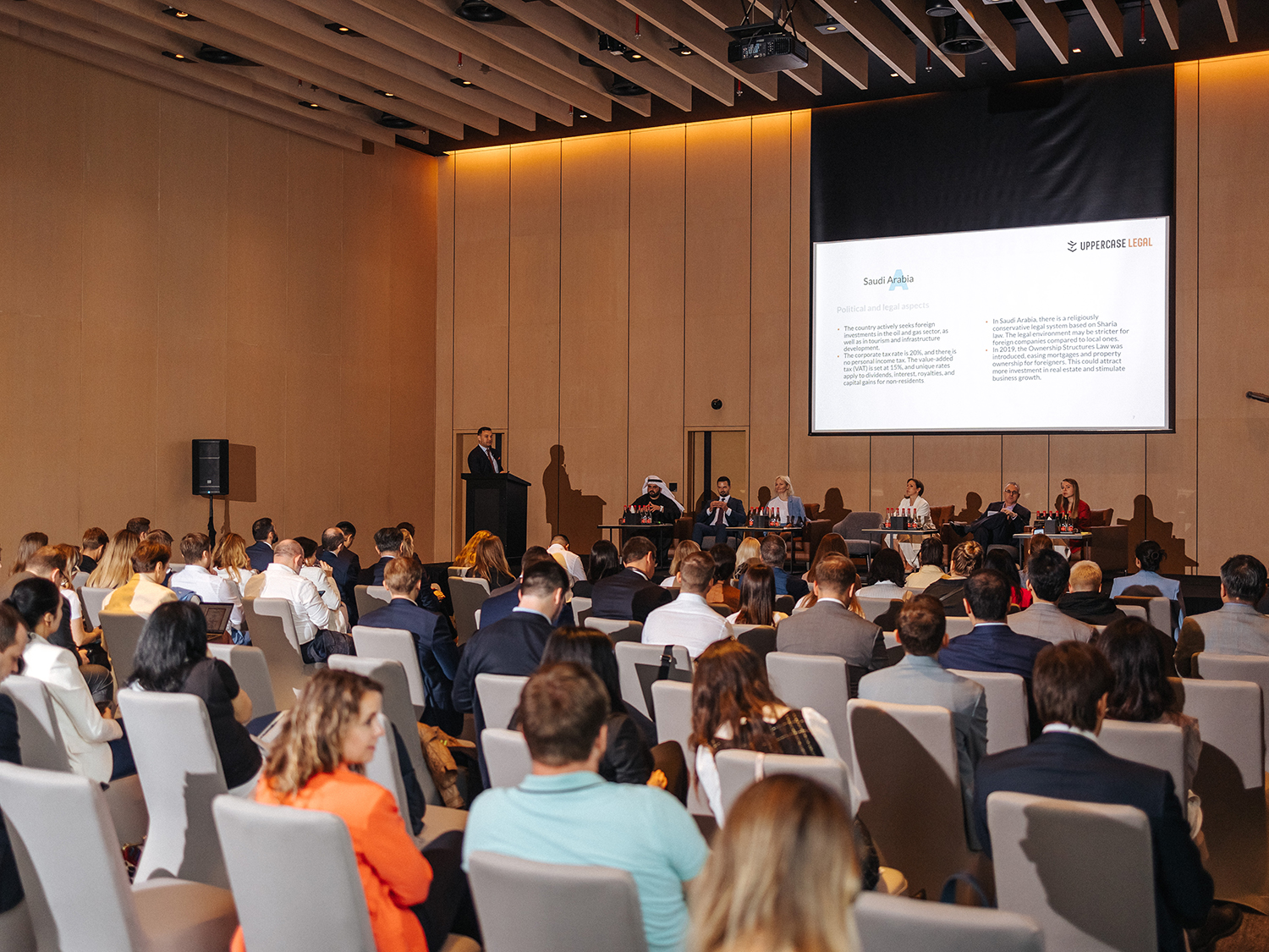 Участники дискуссии под названием GCC Doing Business делились информацией о перспективах развития бизнеса в странах БРИКС+. Сессию вел Александр Кукуев (Uppercase Legal Advisory). Среди других докладчиков были Александра Курдюмова (Versus.legal), Андрей Тимчук (Delcredere), Ричард Бриггс (IPBA), Абдулла Зиад Галадари (Galadari Advocates & Legal Consultants), Анастасия Сперанская (ALUMNI Partners), Мария Никонова (PGP Tax Consultancy).