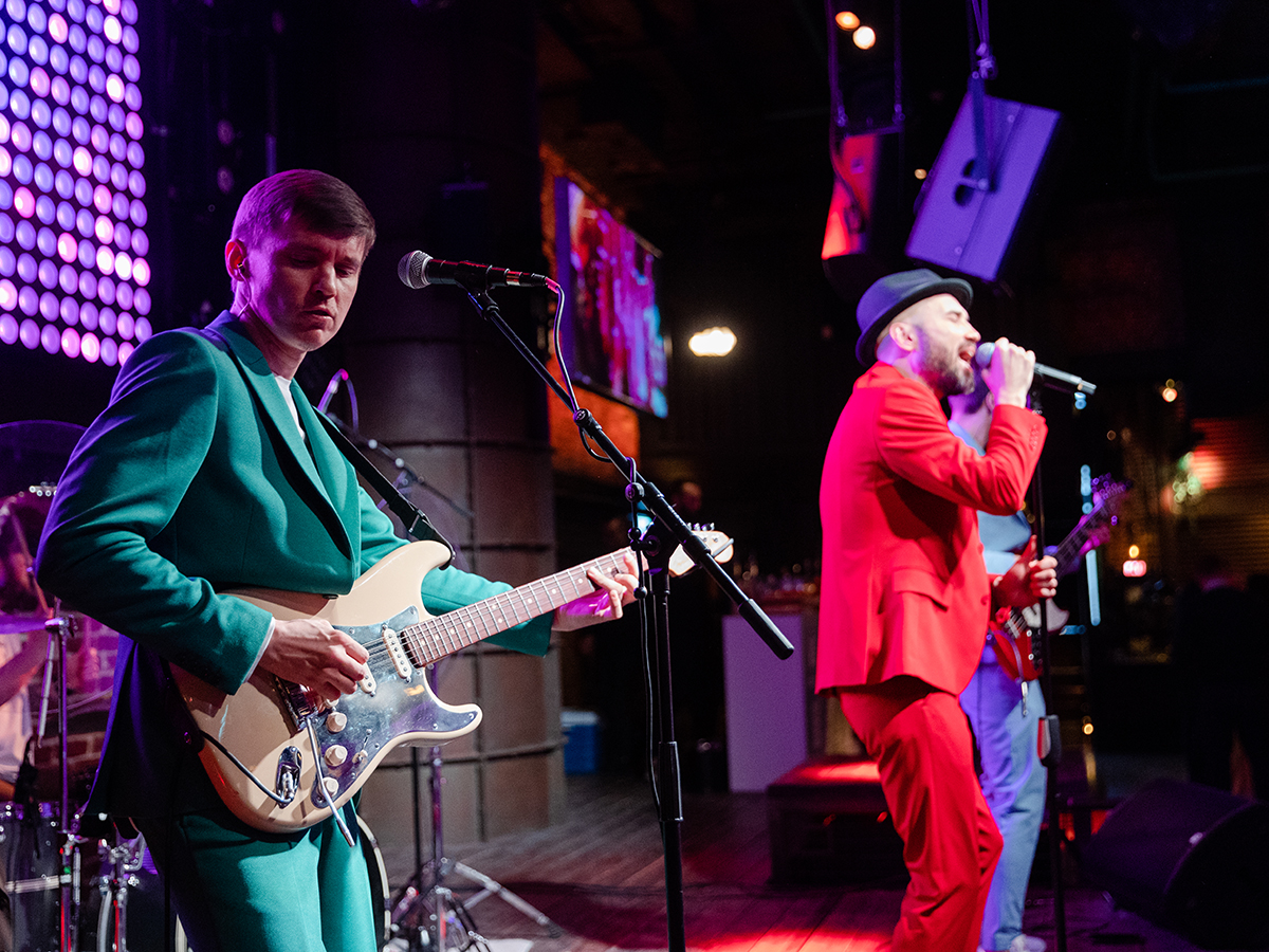 На второй день после деловой программы гости прибыли на афтепати, где их ждала зажигательная вечеринка в стиле рок-н-ролл. 