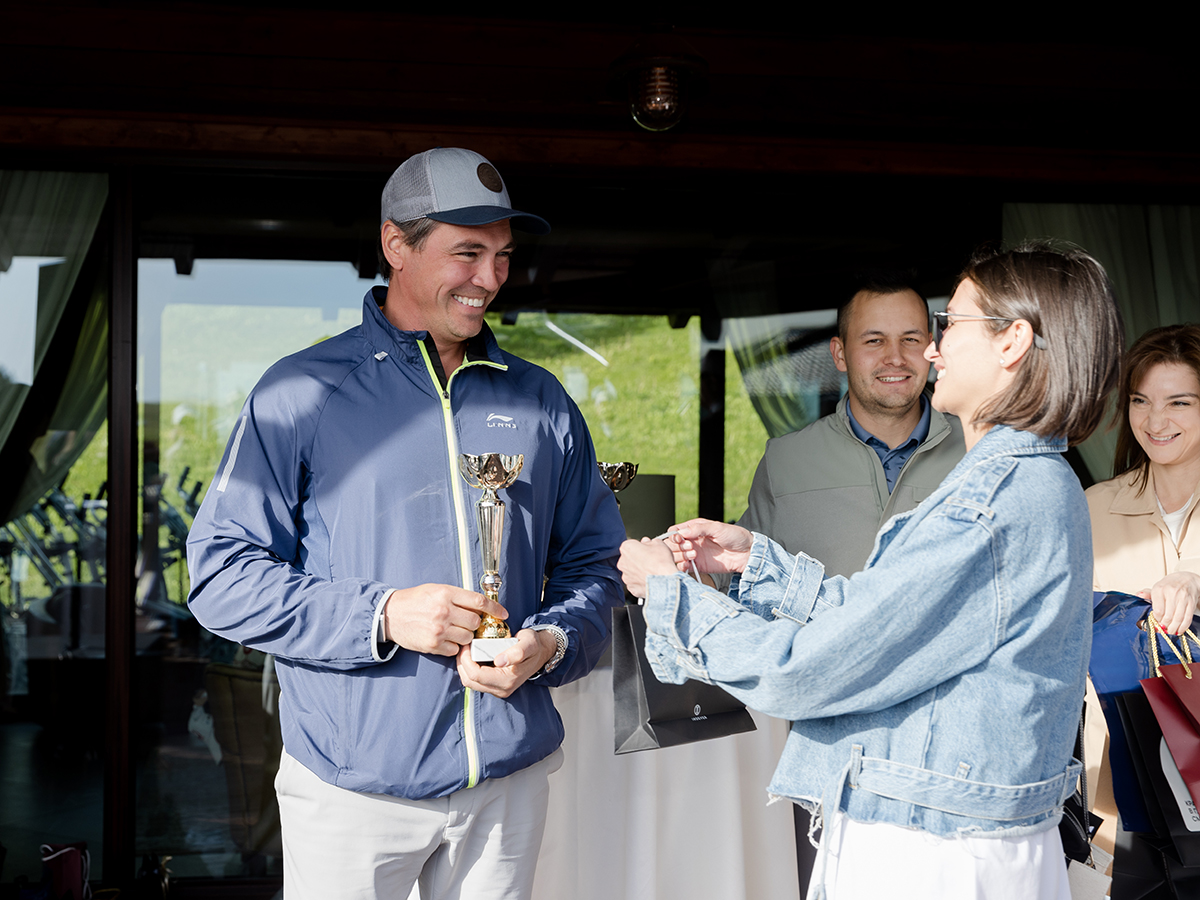 Не забыли и о награждении. 