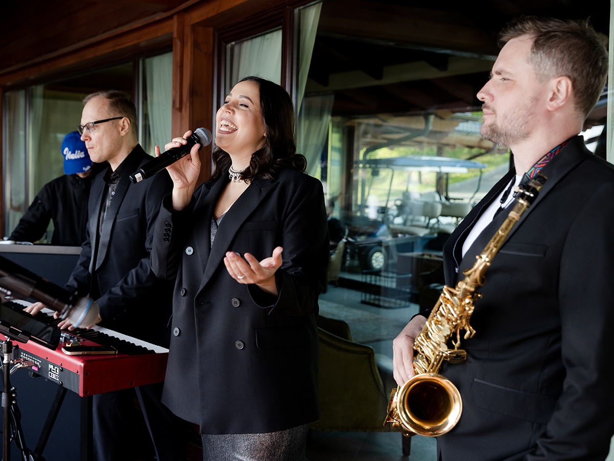 В прощальный день собравшиеся могли насладиться более спокойными музыкальными мотивами. 