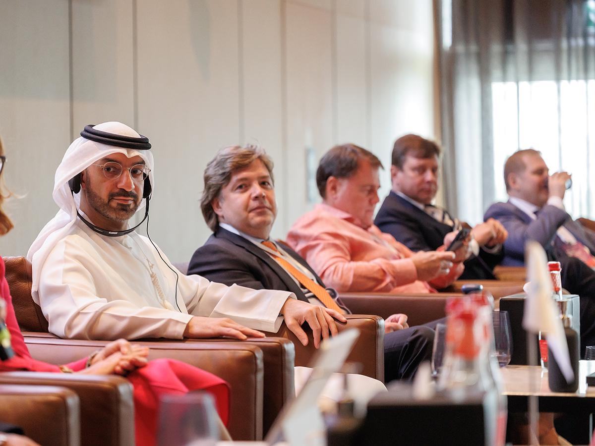 Во время пленарной сессии обсудили точки роста экономик обеих стран. Эксперты пронозировали макроэкономические результаты 2023 года и придумывали, как решить проблемы с исполнением контрактов в условиях санкционных конфликтов.