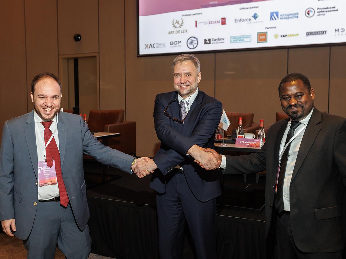 Главное на таких форумах — наладить международные контакты и обзавестись новыми партнерами.