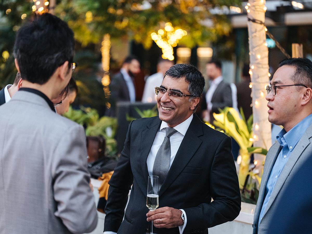  На открытой террасе гостей ждали приятная атмосфера, музыка и общение.