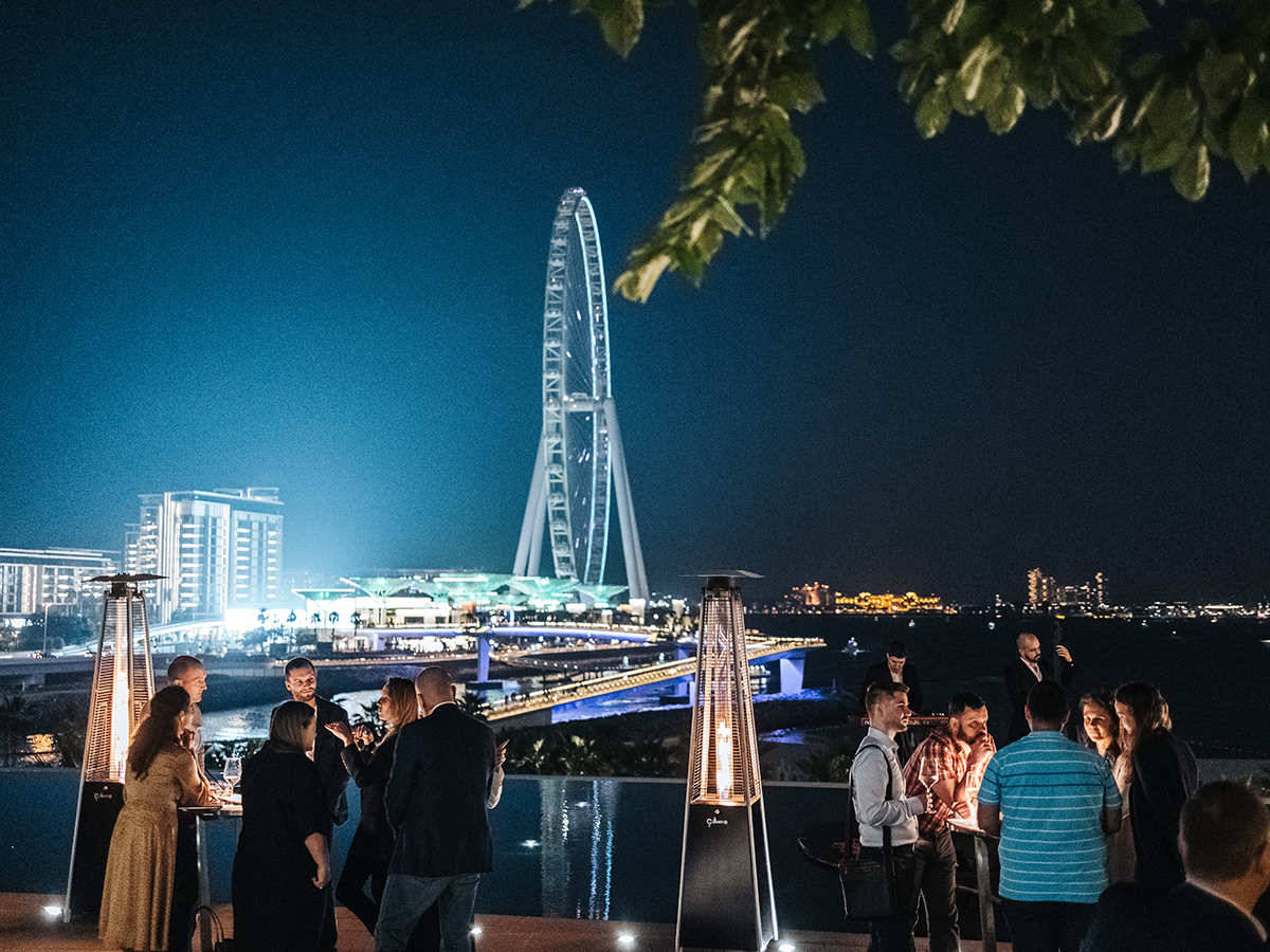 Приятный вайб и разговоры до самой ночи поддерживал и великолепный вид.
