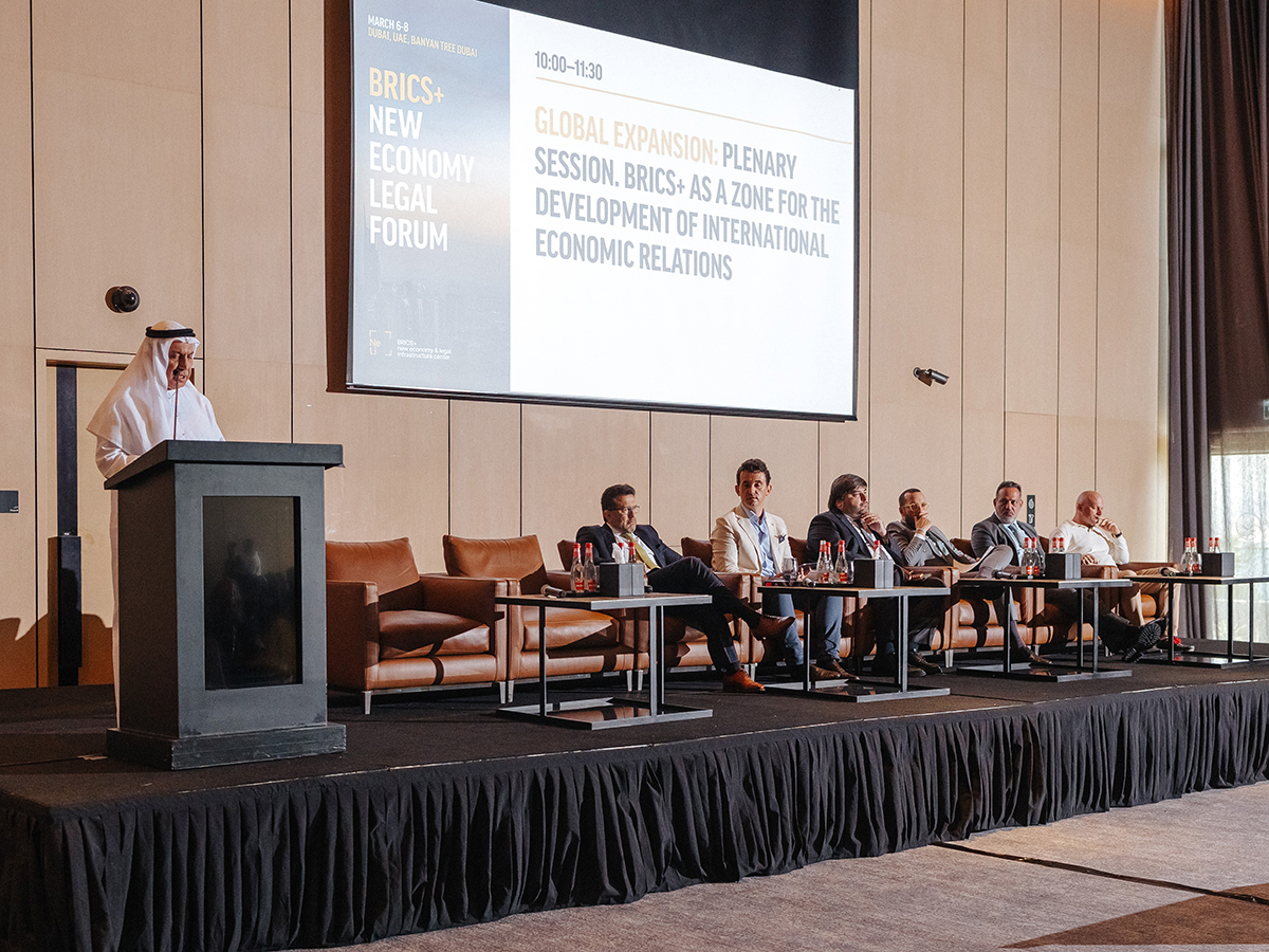 Собравшихся на пленарной сессии приветствовал Абдулла Бакер, директор Dubai Chambers по Ближнему Востоку и Евразии, где участники крупных компаний обсудили направления международного развития, его механизмы и потребности бизнеса. В частности, направления инвестиций, энергетики, металлургии, сельского хозяйства, IT, медиа и финансов.