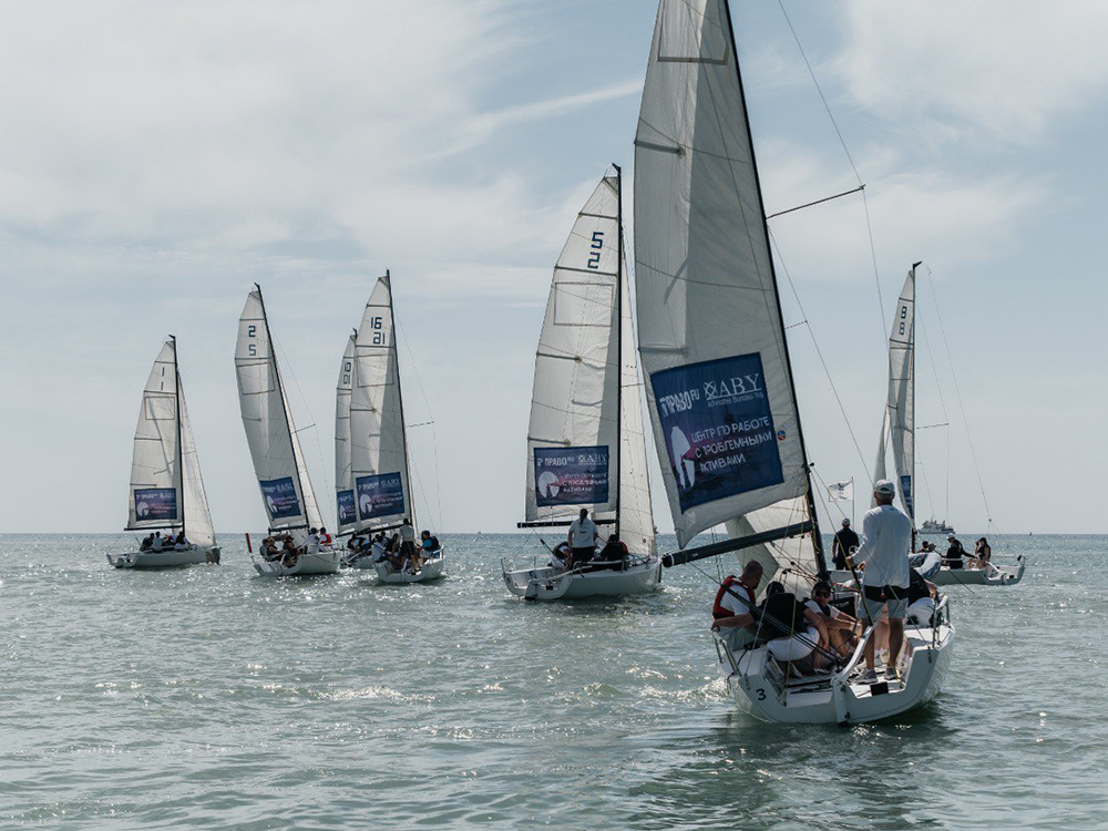 Уже на следующий день гости форума вновь собрались, чтобы поучаствовать в регате.