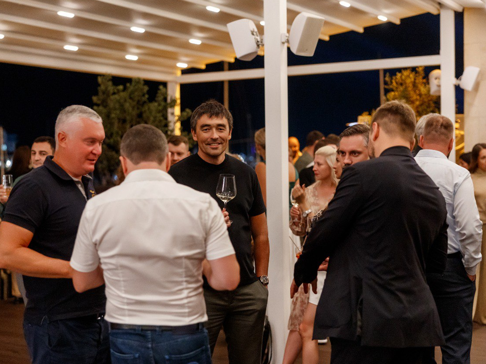 Юристы расслабились и обсудили самые запоминающиеся моменты делового дня.