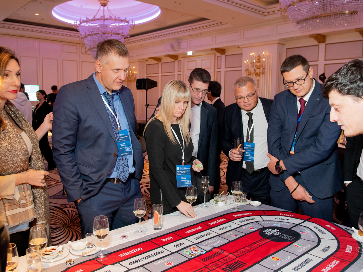 Игра – легкий способ не только взбодрить вечер, но и завести новые знакомства. Особенно если в ней можно продегустировать вина из разных стран БРИКС. 