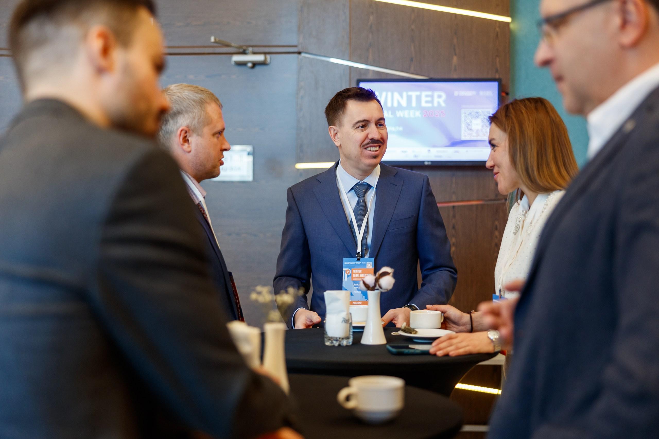 Дискуссии продолжались и на кофе-брейках.