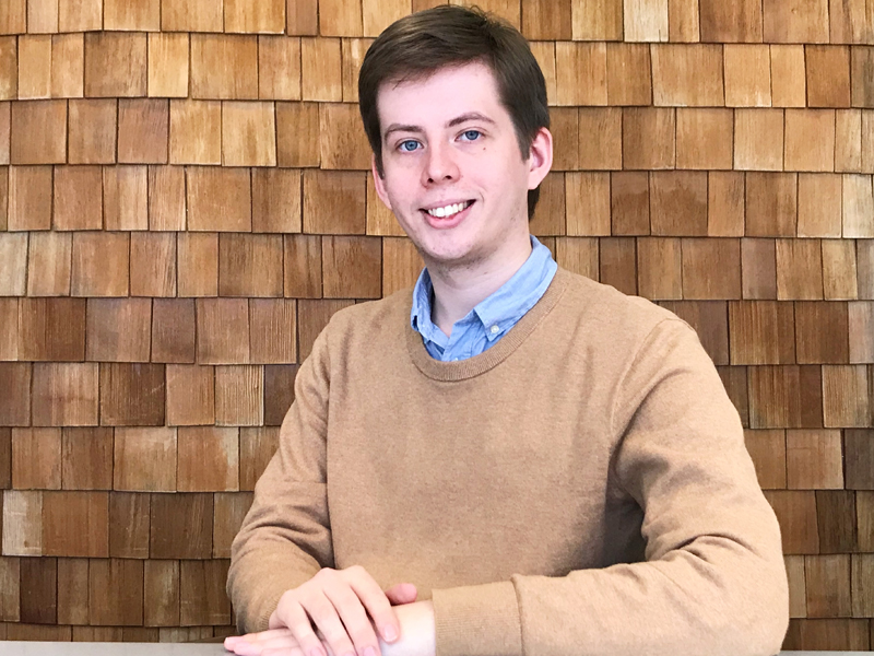 Владимир Косцов, участник команды ВШЭ, победитель ВИС 2018 года. Студент 4 курса факультета права НИУ ВШЭ. Из Северодвинска Архангельской области. Выбирал профессию, исходя из тех сфер знаний, которые ему всегда были близки – это обществознание и иностранные языки. Считает LLM за границей универсальным вариантом для продолжения образования.