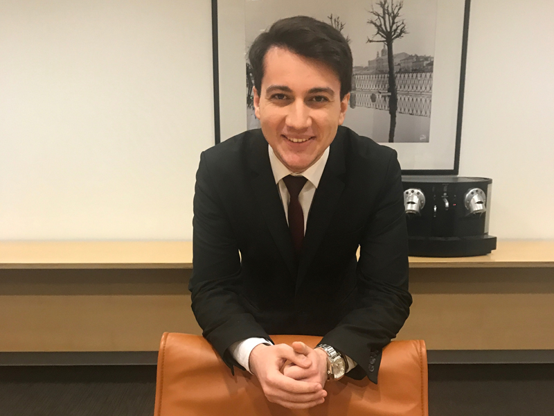 Камиль Махизаде, участник команды МГУ и лучший спикер ВИС 2018 года. Студент 4 курса юрфака МГУ. Из Огуза (Азербайджан), закончил лицей в Сыктывкаре. Интересуется культурой и правом Германии. Член университетского клуба дебатов.