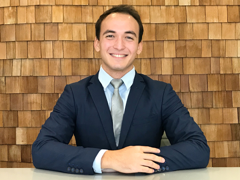 Ринат Гареев, участник команды ВШЭ, победитель ВИС 2018 года. Студент 4 курса факультета права НИУ ВШЭ. Из Азнакаево, закончил школу в Набережных Челнах республике Татарстан. С детства мечтал стать пилотом. Собирается заниматься транспортным правом и связать свою жизнь с авиацией. В следующем году будет обучаться по программе LLM в Университете Иллинойса в Чикаго.