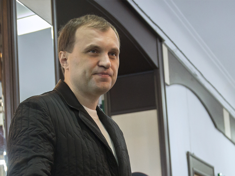 Евгений Шевчук, экс-президент Приднестровской Молдавской Республики (до декабря 2016 года), - фигурант сразу пяти уголовных дел. Среди прочего, ему вменяют превышение служебных полномочий, контрабанду товаров, взяточничество, присвоение народных средств (более $7,5 млн). Также считается, что он помиловал двух заключенных за взятку. Шевчук сбежал из республики, а парламент Приднестровья решил лишить экс-президента неприкосновенности. Фото: Вадим Денисов/ТАСС