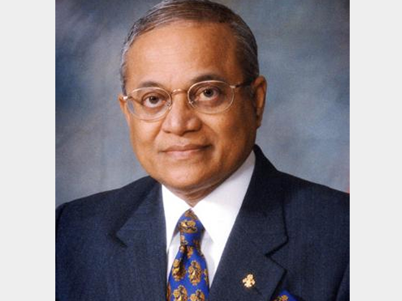 Момуна Абдул Гаюма, экс-президента Мальдив (занимал пост с 1978 по 2008 год), в феврале этого года полиция задержала , о причинах задержания не сообщается, ранее политик не однократно арестовывался за критику предыдущего президента страны. Действующий президент Мальдив в начале февраля ввел в республике режим чрезвычайного положения, а до этого Верховный суд отменил приговор Момуну. Все это происходит на фоне политического кризиса в стране. Фото: ru.wikipedia.org