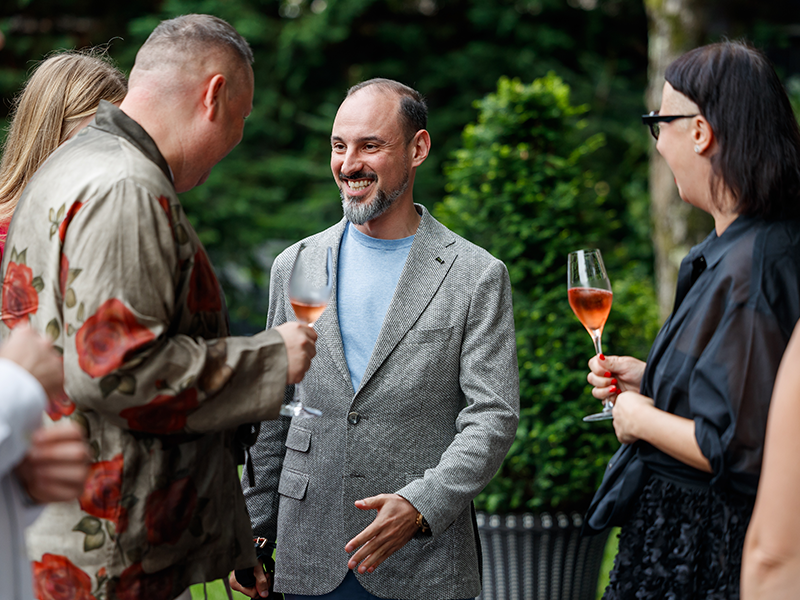 Сюда приехали представители юридического сообщества со всей России. В ресторане «Мамай-Кале» гости форума обменялись первыми тостами и улыбками.