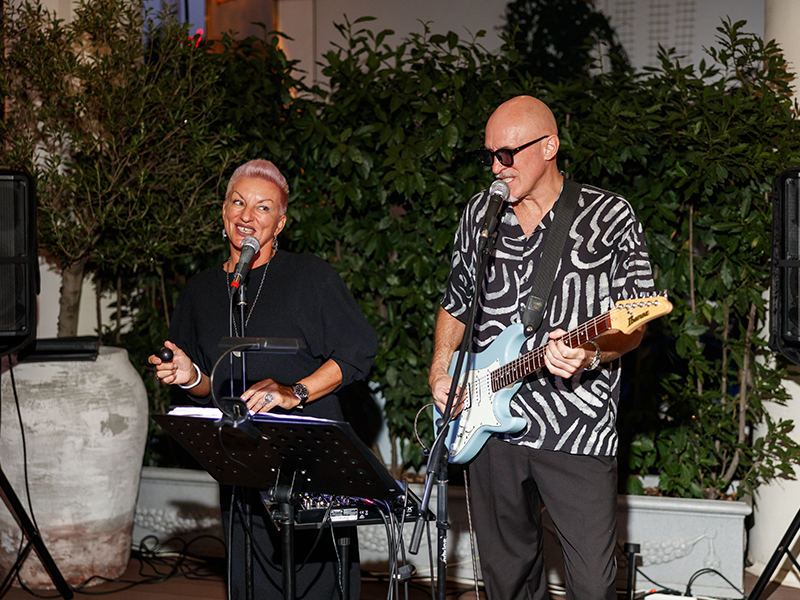 Атмосферу дополнили живая музыка и активные беседы участников.