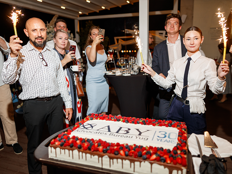 Юбилей АБ «ЮГ» отметили в атмосфере тепла и радости — с аплодисментами и праздничным тортом.