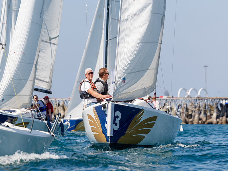 Победители первого дивизиона уверенно вели свою яхту к финишу.