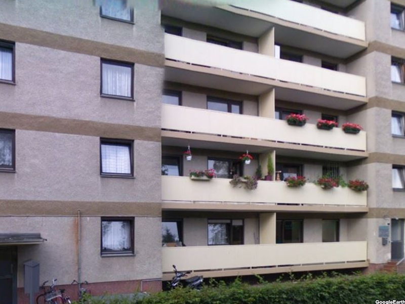 Более успешным германский бизнесмен Франц Зедельмайер оказался в Кельне - там по его иску арестовали и выставили на аукцион бывшее торгпредство СССР, несмотря на статус дипломатической недвижимости, решение принял Высший арбитражный суд в Стокгольме. Тогда здание выкупило ФГУП «Госзагрансобственность» и здание осталось за Россией. Все требования Зедельмайера связаны с попыткой возместить средства, которые он вложил в реставрацию особняка на Каменном острове (Санкт-Петербург)// Фото: сервис «Google Street View»