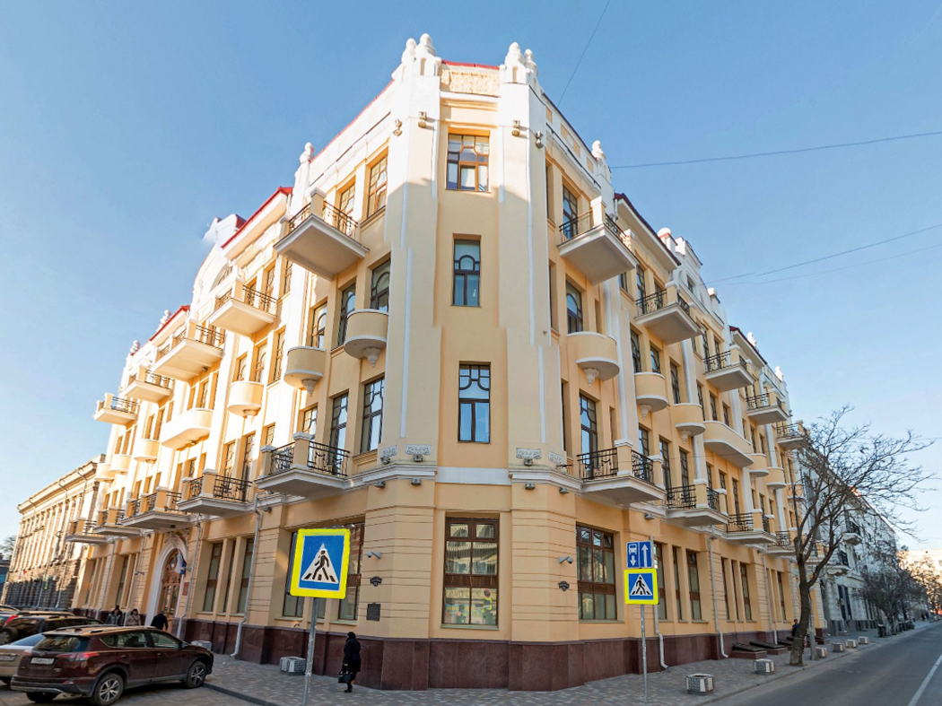 Пятнадцатый арбитражный апелляционный суд в Ростове-на-Дону занимает усадьбу Короводиной, которую в 1912-1913 годах приобрел Степан Срабионов для доходного дома и реконструировал по проекту архитектора Арутюна Закиева. Подвал и первый этаж этого дома использовались под магазины и конторы, этажи выше занимала гостиница 