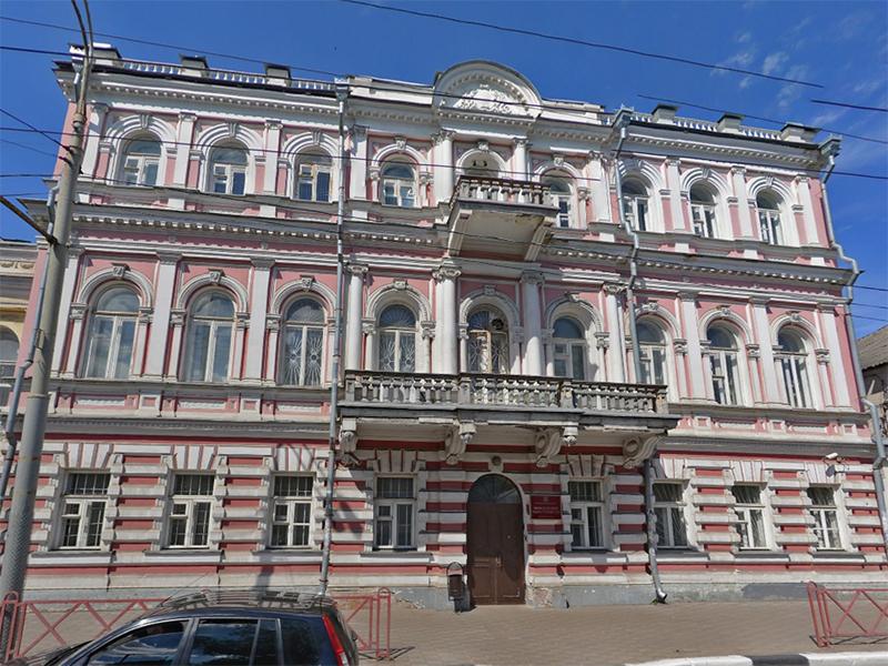 Ярославский областной суд располагается в трех корпусах, один из которых (на ул. Ушинского) – бывший особняк купца Лопатина, переданный суду в 1930-х годах. Является памятником архитектуры второй половины XIX века – начала XX века, включен в перечень памятников культурного наследия. В настоящее время там работают несколько составов Судебной коллегии по гражданским делам.