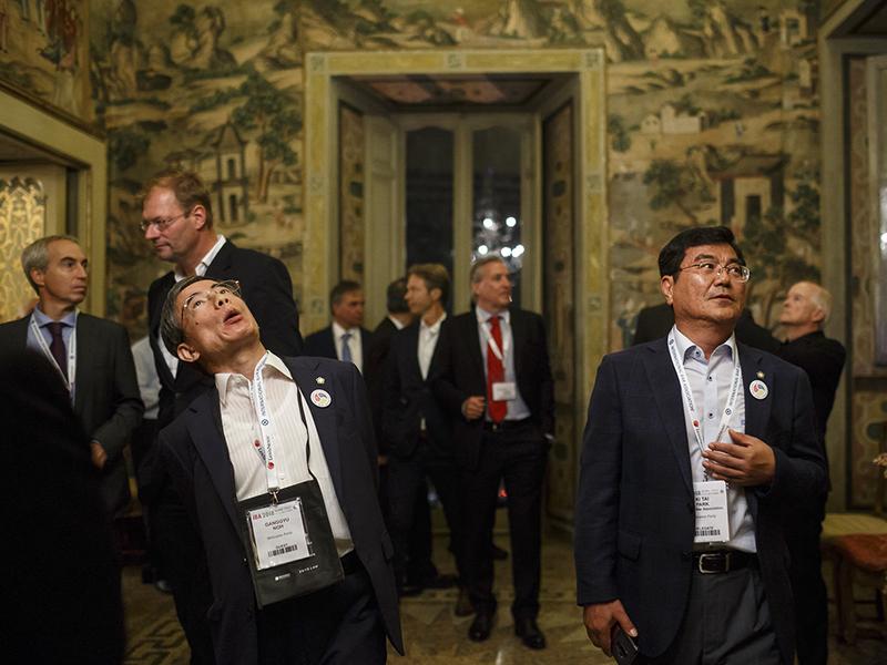 Организатором конференции является Международная ассоциация юристов (IBA), в нее входят около 80 000 юристов и около 200 ассоциаций и компаний